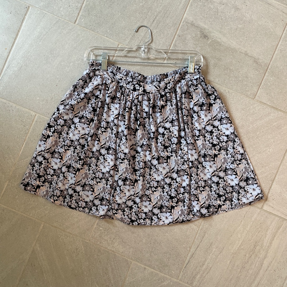 Lauren Conrad Skirt - Medium